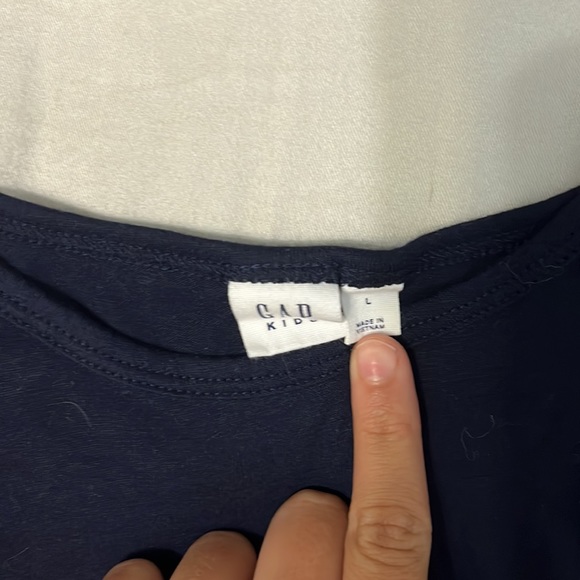 Gap kids cute detail tshirt size L but can fit a woman’s XS or S - Picture 2 of 2